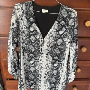 Adrienne Black and White Graphic 3/4 Sleeve Blouse